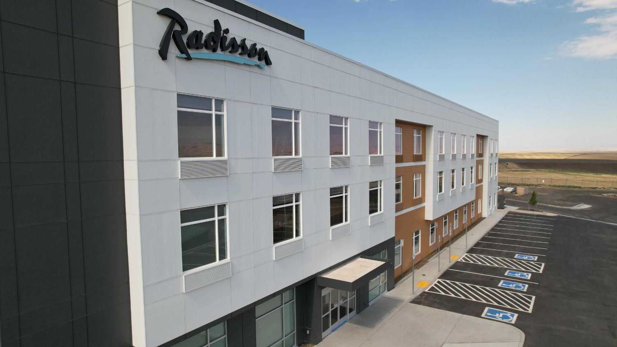 Radisson Hotel Pendleton Airport Exterior photo