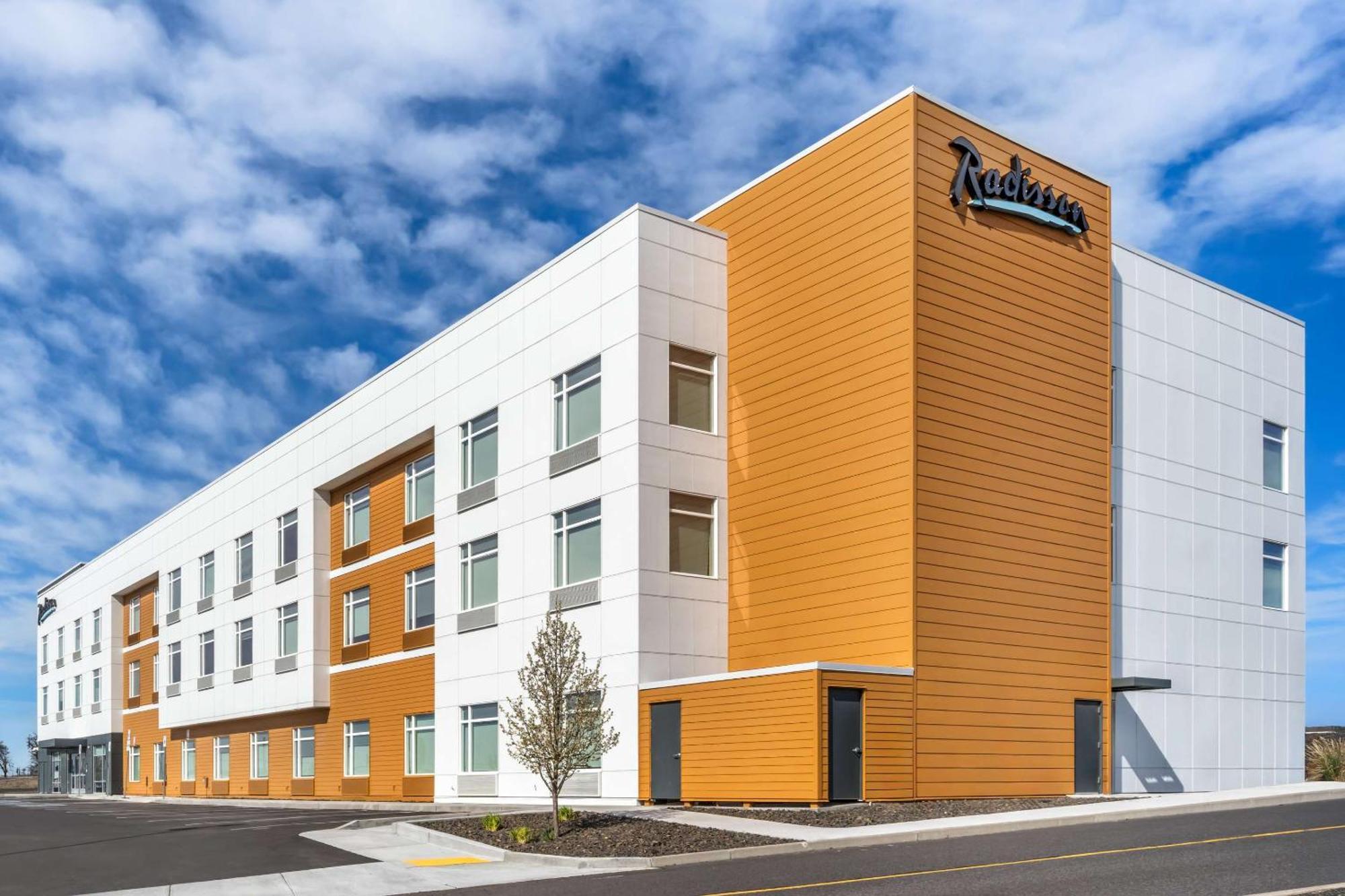 Radisson Hotel Pendleton Airport Exterior photo